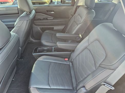 Used 2024 Nissan Pathfinder Platinum image 18