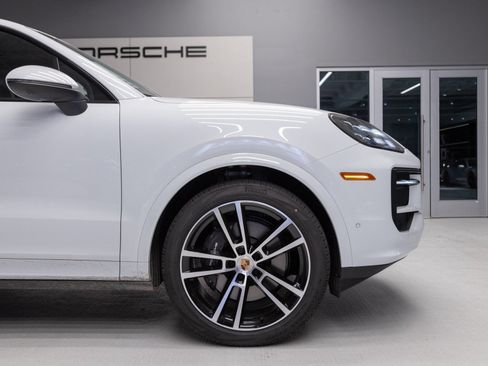 Certified 2026 Porsche Cayenne AWD/4WD image 11