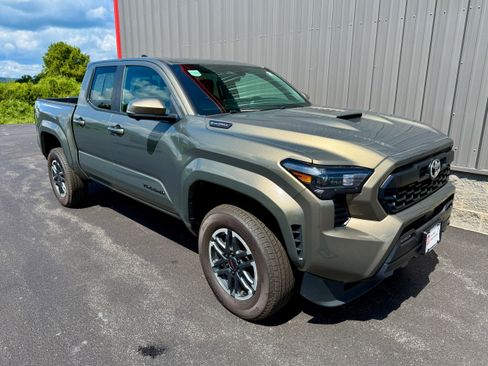 Certified 2025 Toyota Tacoma TRD Sport w/ TRD Sport Premium Package AWD/4WD image 1