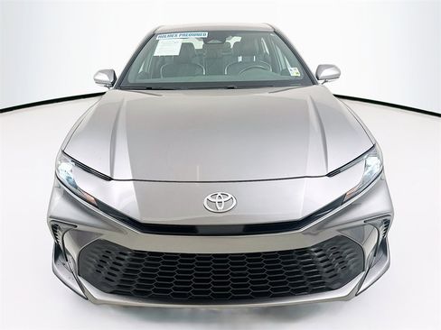 Used 2025 Toyota Camry SE image 17