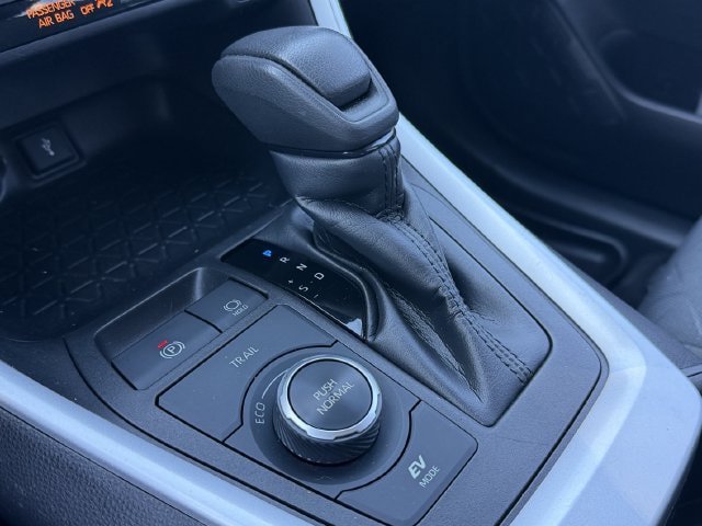 Used 2022 Toyota RAV4 XLE AWD/4WD image 18