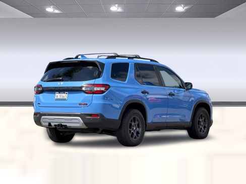 Used 2025 Honda Pilot TrailSport image 8