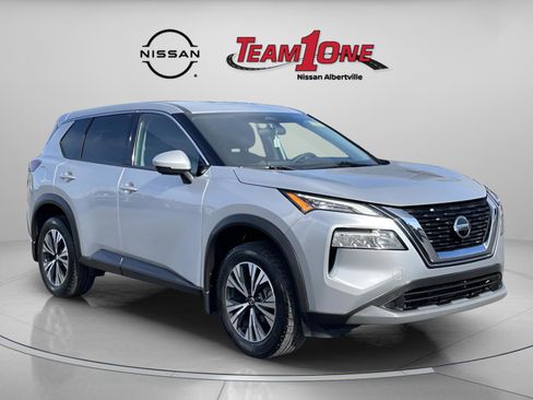 Used 2021 Nissan Rogue SV image 1