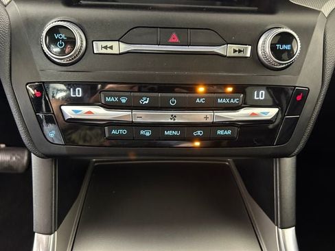 Used 2020 Ford Explorer XLT w/ Equipment Group 202A AWD/4WD image 20