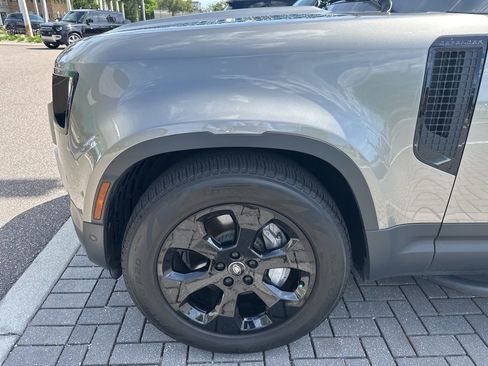 Used 2025 Land Rover Defender 110 S image 2