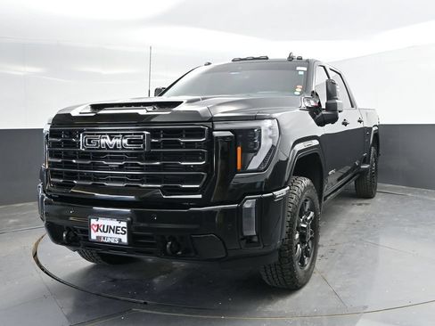 Used 2024 GMC Sierra 2500 AT4 w/ AT4 Premium Plus Package AWD/4WD image 3