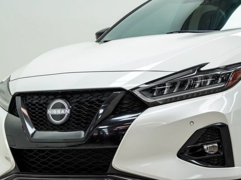 Used 2023 Nissan Maxima SR w/ Sport Mat Group FWD image 2
