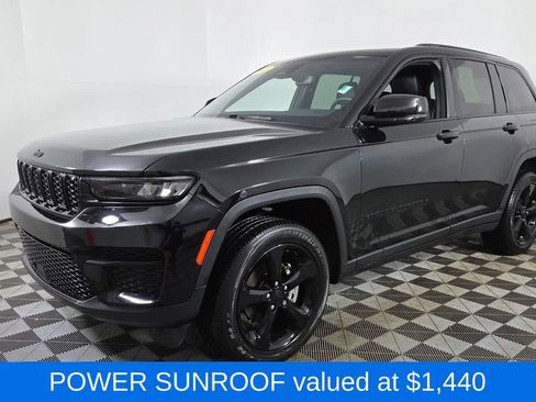 Used 2023 Jeep Grand Cherokee Altitude image 3