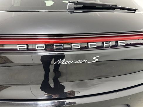 Certified 2021 Porsche Macan S image 19