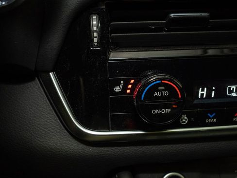 Used 2022 Nissan Rogue SL w/ SL Premium Package image 16