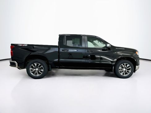 Used 2024 Chevrolet Silverado 1500 LT AWD/4WD image 10