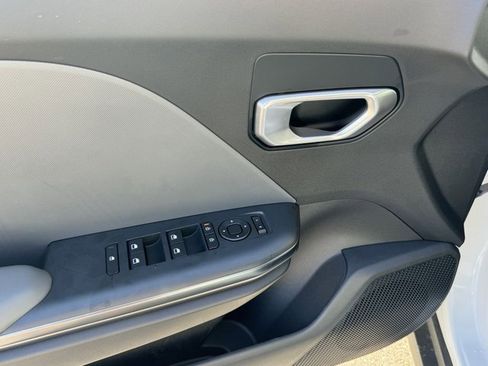 New 2025 Kia K4 LX image 14