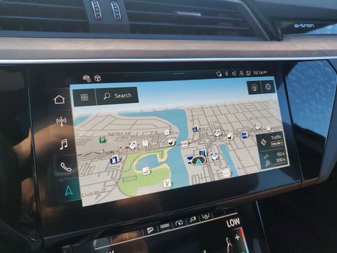 Certified 2023 Audi e-tron Premium Plus w/ Premium Plus Package image 24