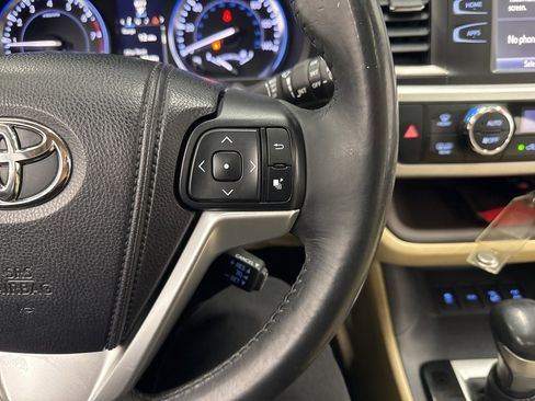 Used 2015 Toyota Highlander XLE image 22