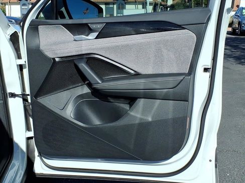 Certified 2025 Volkswagen Tiguan S image 13