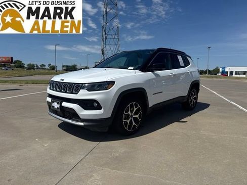 Used 2025 Jeep Compass Limited AWD/4WD image 2