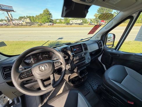 Used 2025 RAM ProMaster 2500 w/ Convenience Group FWD image 18