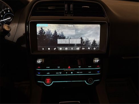 Used 2020 Jaguar F-PACE Premium image 38