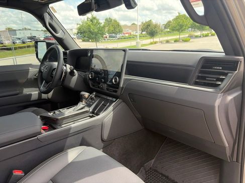 Used 2025 Lexus GX 550 w/ Accessory Package (CT) AWD/4WD image 31
