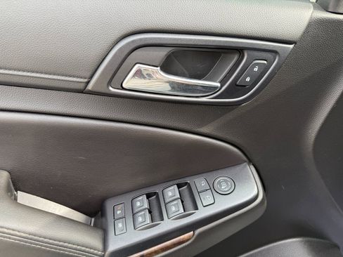 Used 2019 Chevrolet Suburban LT image 14