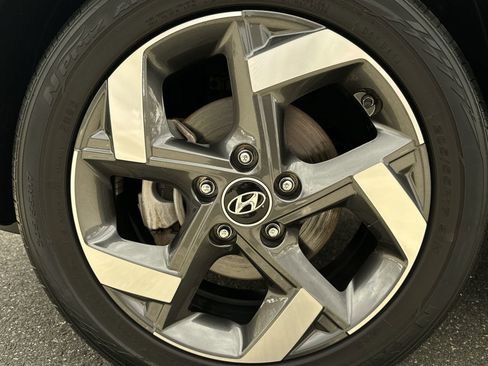 Used 2021 Hyundai Venue SEL image 10