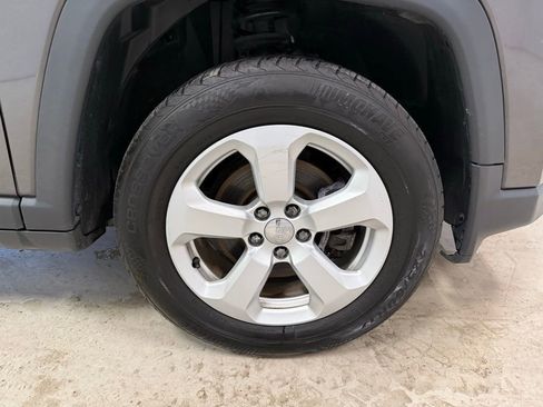 Used 2018 Jeep Compass Latitude w/ Safe & Security Group AWD/4WD image 13