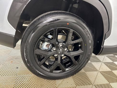 Used 2025 Toyota Corolla Cross L image 30