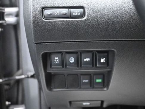 Used 2020 Nissan Rogue SV FWD image 11