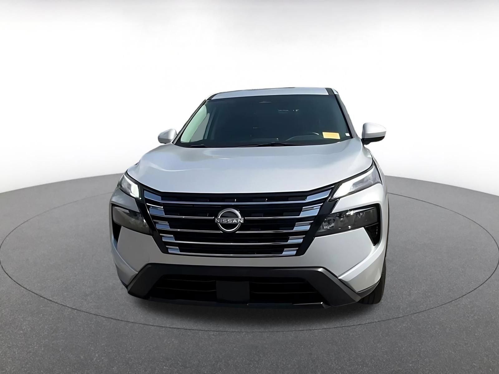 Used 2025 Nissan Rogue SV FWD image 4