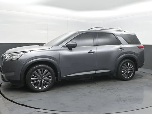 Used 2022 Nissan Pathfinder SL w/ SL Premium Package AWD/4WD image 4