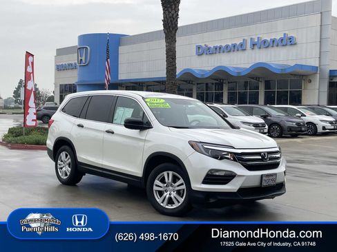 Used 2017 Honda Pilot LX image 1