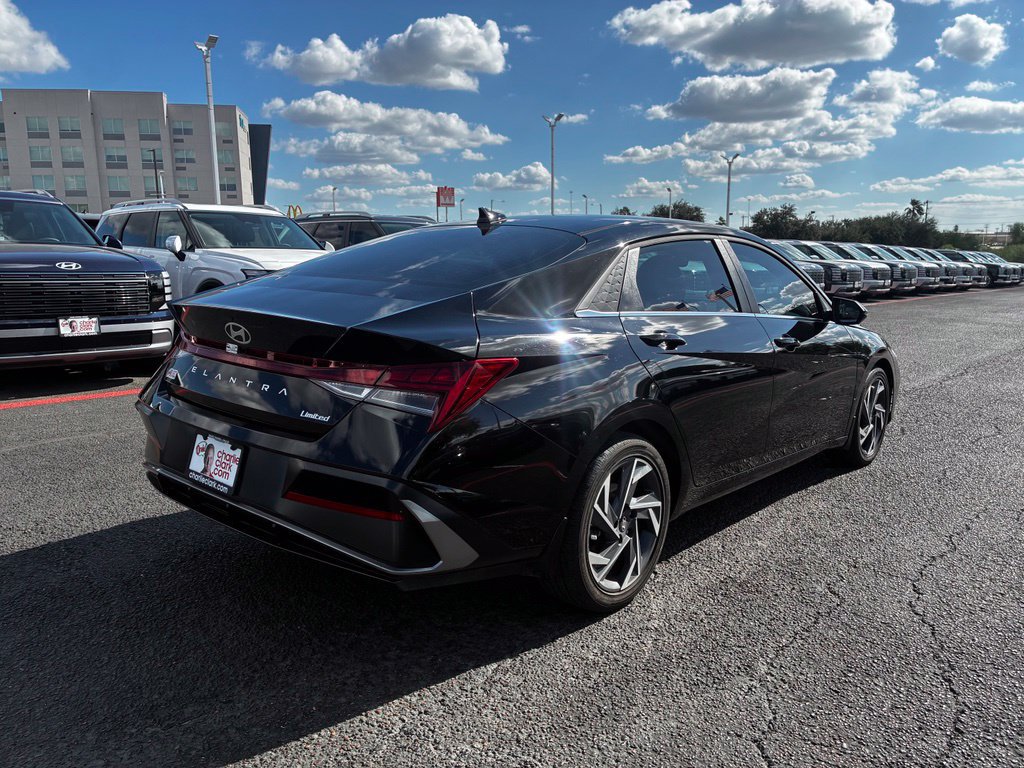Certified 2025 Hyundai Elantra Limited FWD image 4