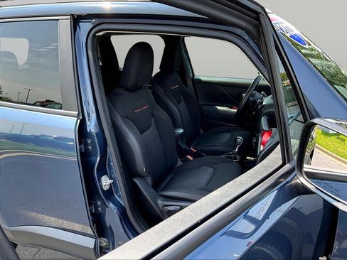 Used 2023 Jeep Renegade Trailhawk AWD/4WD image 31