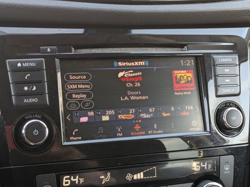 Used 2020 Nissan Rogue SV image 22