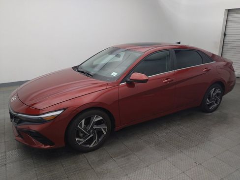 Used 2024 Hyundai Elantra SEL w/ Convenience Package FWD image 2