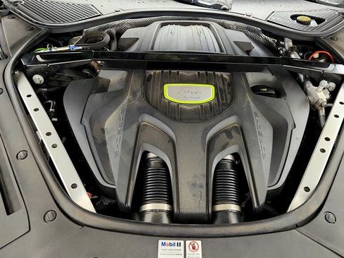 Used 2018 Porsche Panamera 4 AWD/4WD image 27