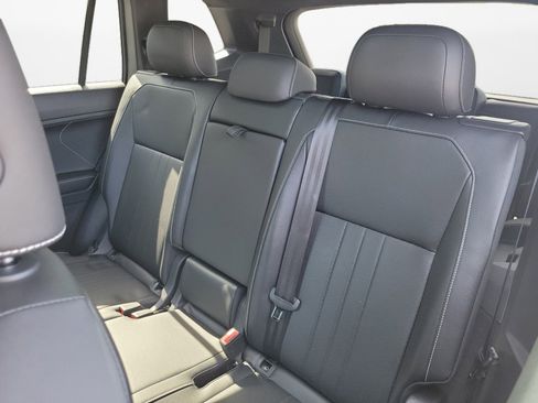Certified 2022 Volkswagen Tiguan SE R-Line FWD image 15