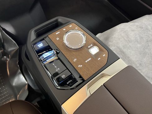 New 2026 BMW iX xDrive45 w/ Executive Package image 30