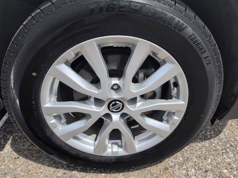 Used 2020 Nissan Rogue SV FWD image 22