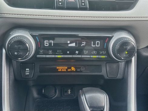 Used 2019 Toyota RAV4 XLE Premium FWD image 15
