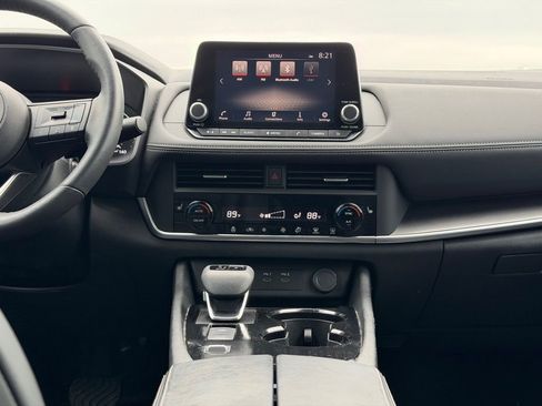 Used 2024 Nissan Rogue SV w/ SV Premium Package image 25