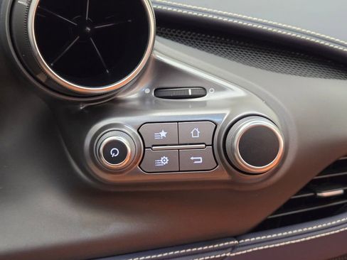 Used 2022 Ferrari F8 Tributo image 40