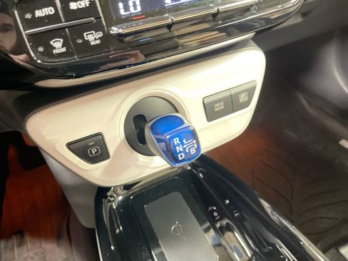 Certified 2017 Toyota Prius Three FWD image 23