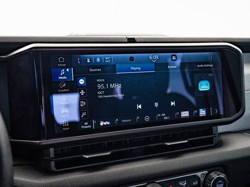 Used 2025 Jeep Wrangler Sport image 30