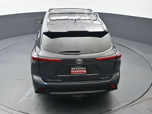 Certified 2021 Toyota Highlander XLE image 43