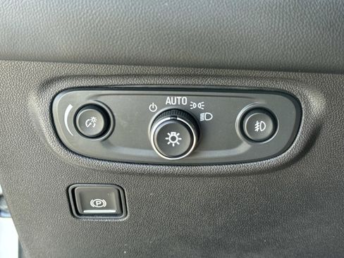 Used 2024 GMC Terrain SLT w/ Elevation Edition image 19