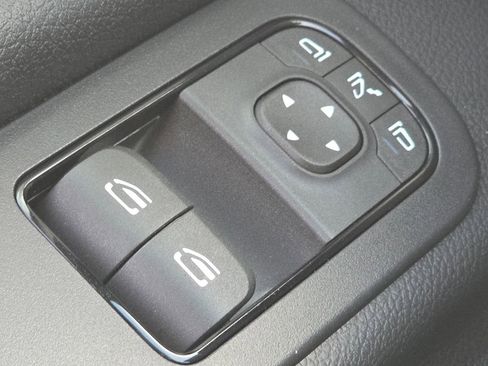 Used 2025 Mercedes-Benz Sprinter 2500 image 21