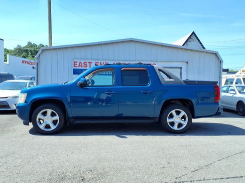 Used 2007 Chevrolet Avalanche LTZ w/ LTZ Preferred Equipment Group AWD/4WD image 2