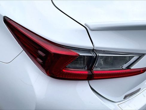 Used 2016 Lexus RC 200t image 29