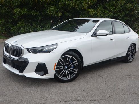 Used 2026 BMW 530i xDrive image 5